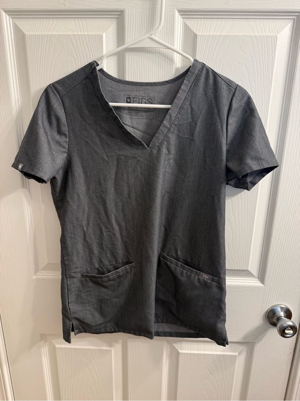 Figs Casma Gray Scrub Top